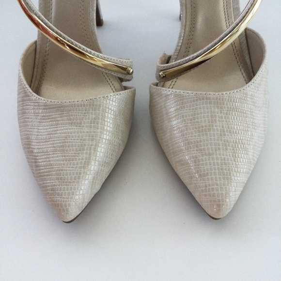 Pointed Toe Gold Hardware High heels 6.5 beige cream tone dressy formal pumps - Picture 3 of 8